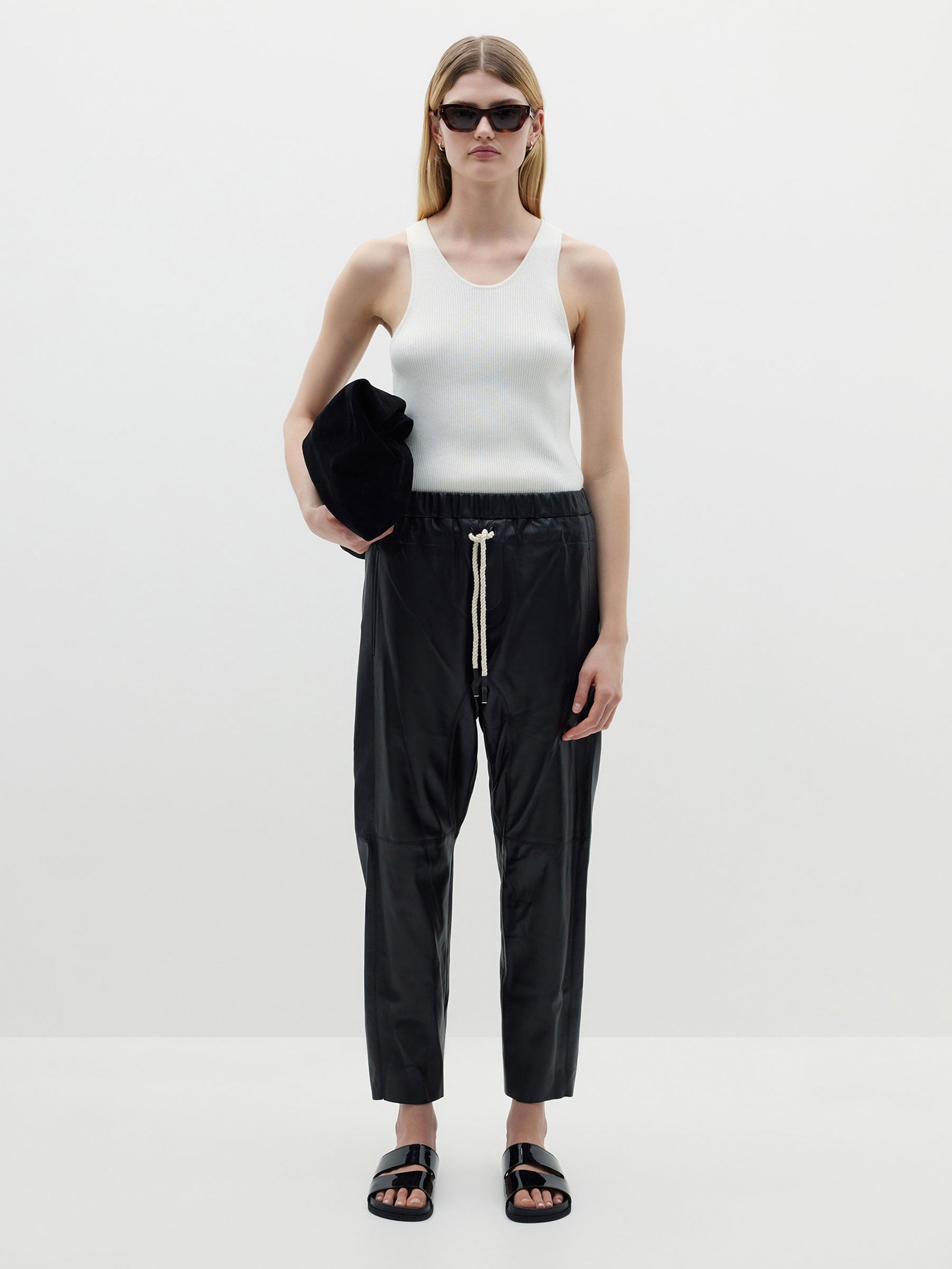 https://www.bassike.com/cdn/shop/files/AW19WFB32-relaxed-leather-pant-ii-blk_1_2000x.jpg?v=1704170723