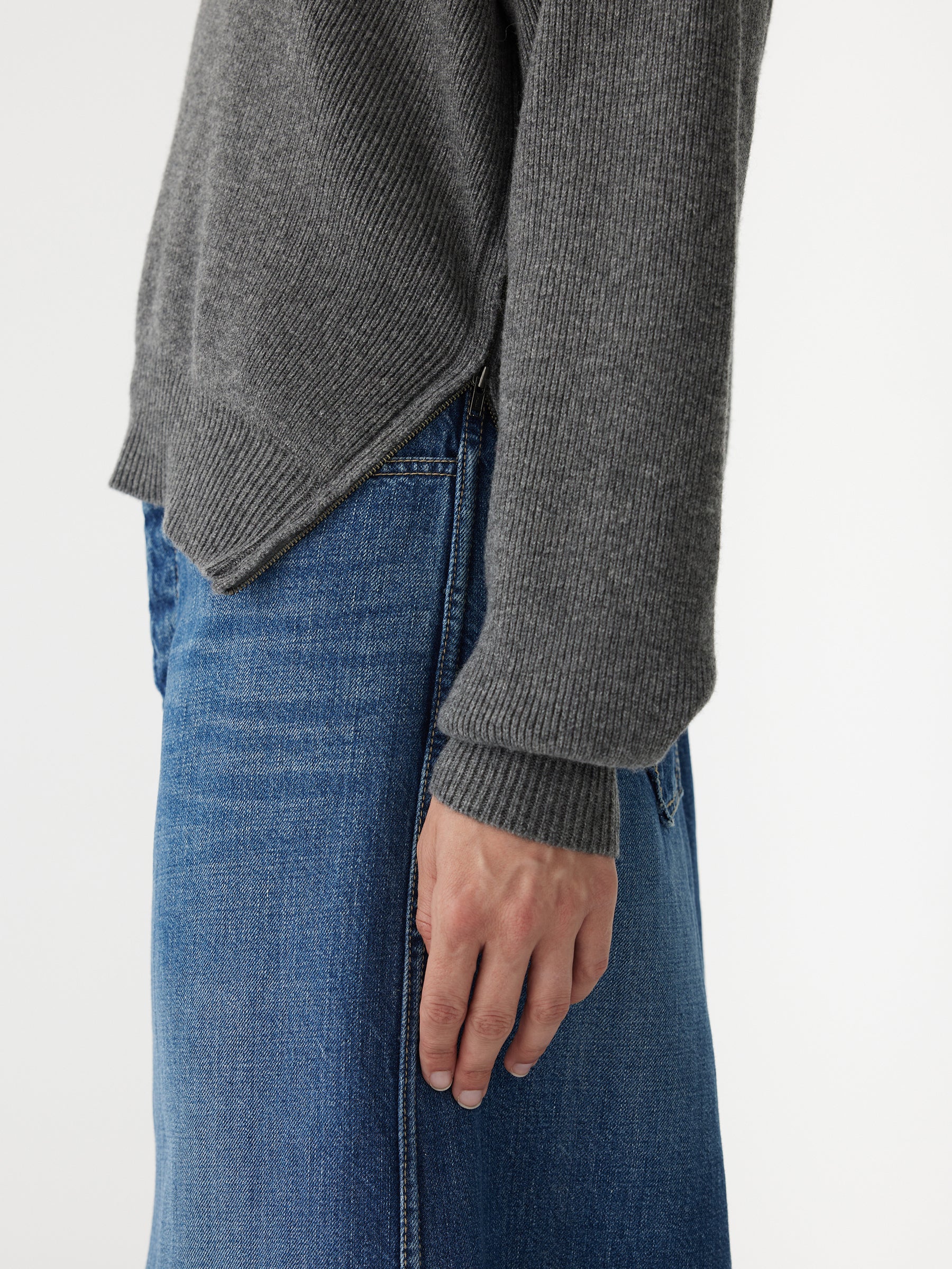 zip detail v neck knit