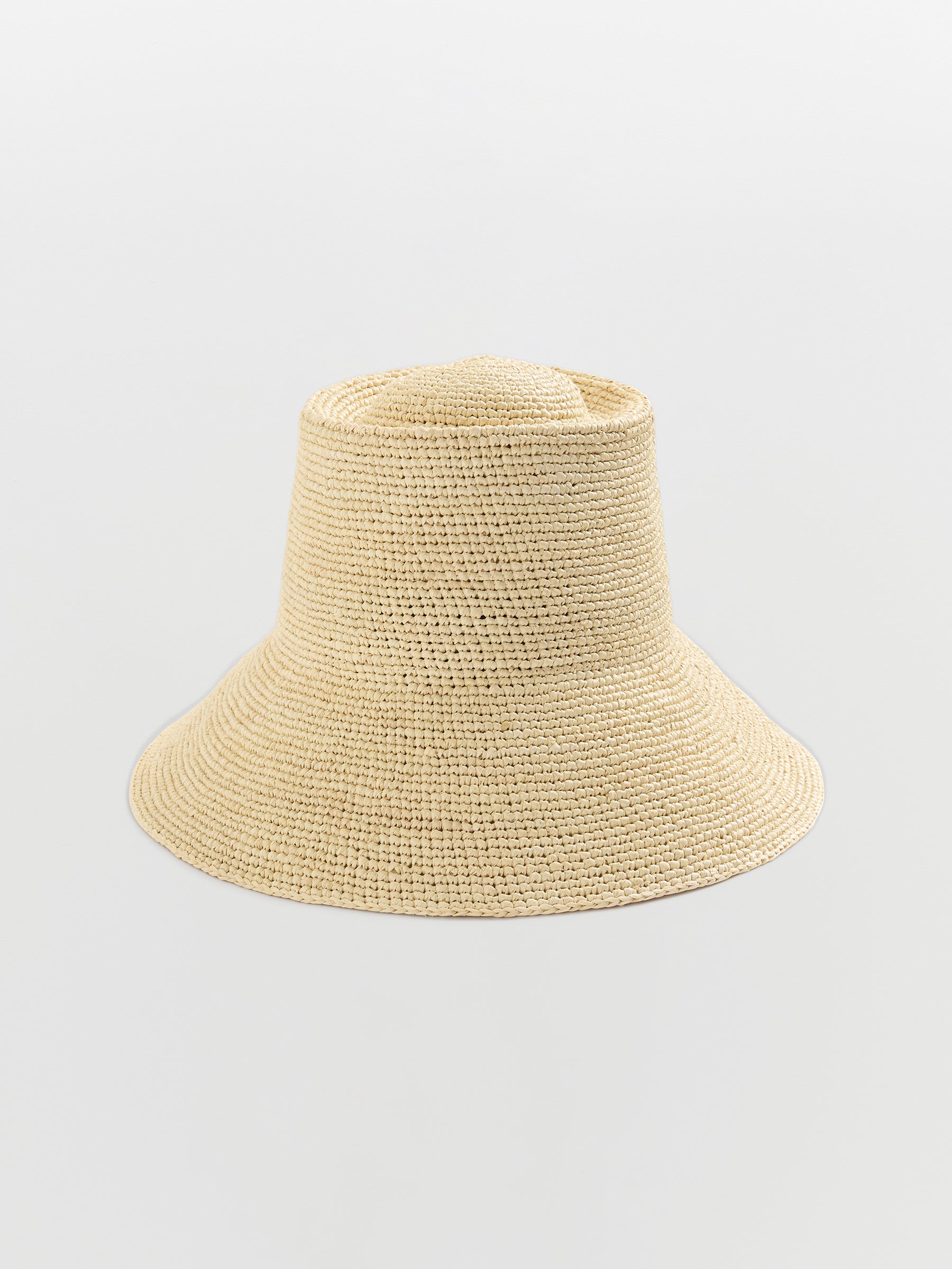 janessa leoné felix hat