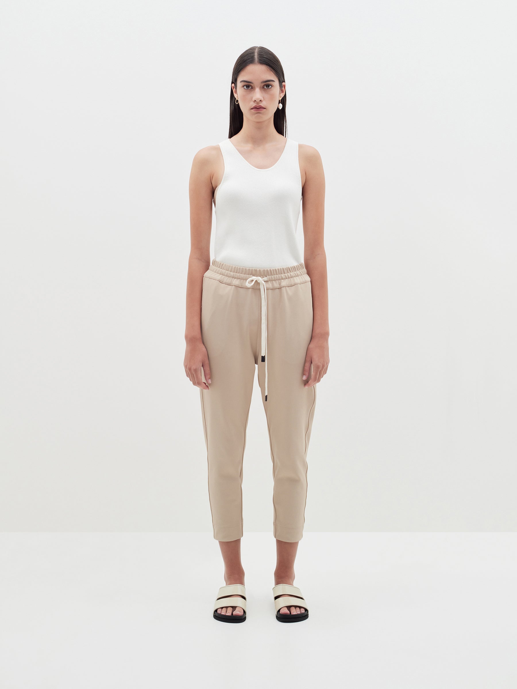 stretch twill tapered pant in sand