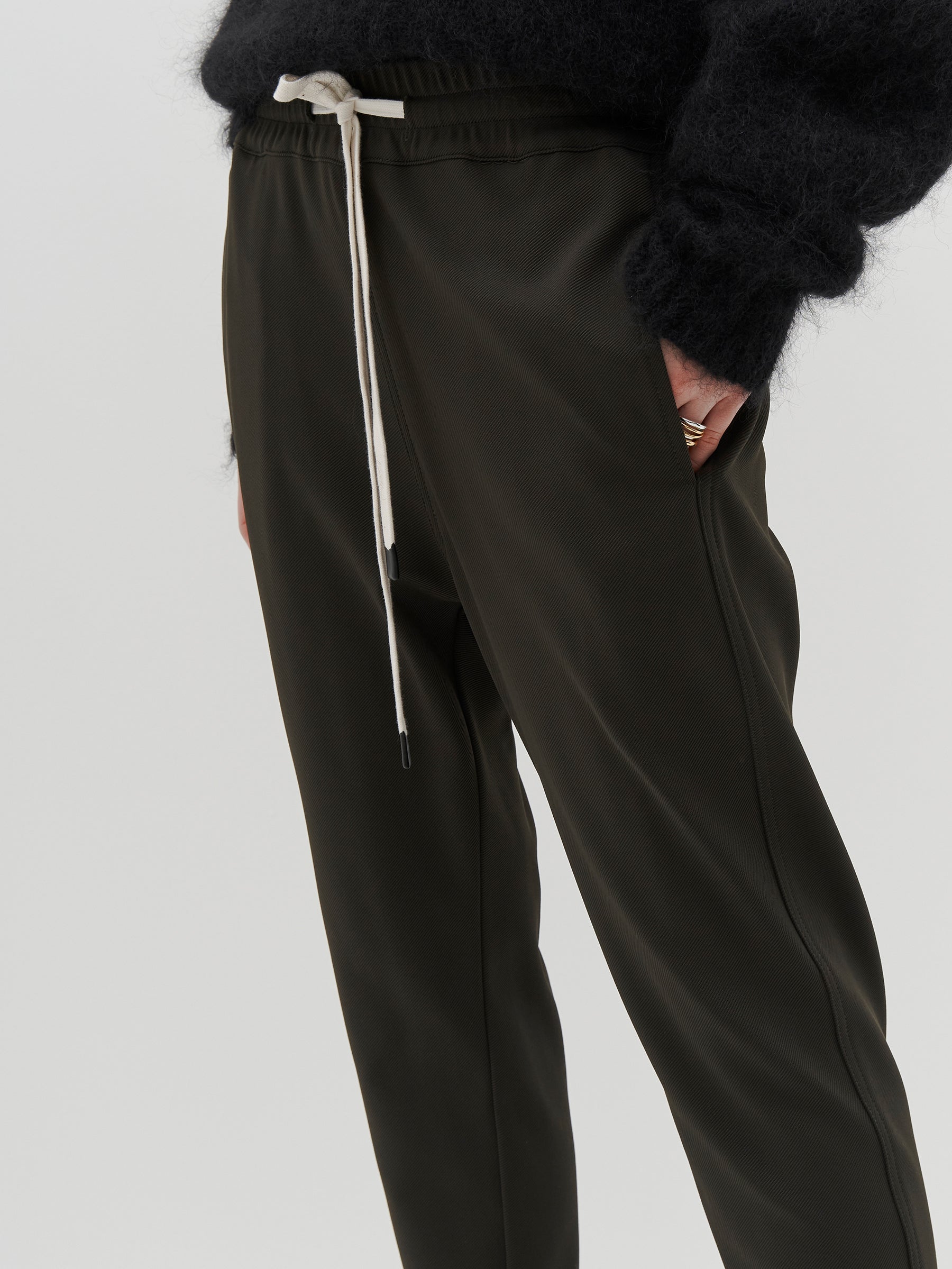 stretch twill tapered pant