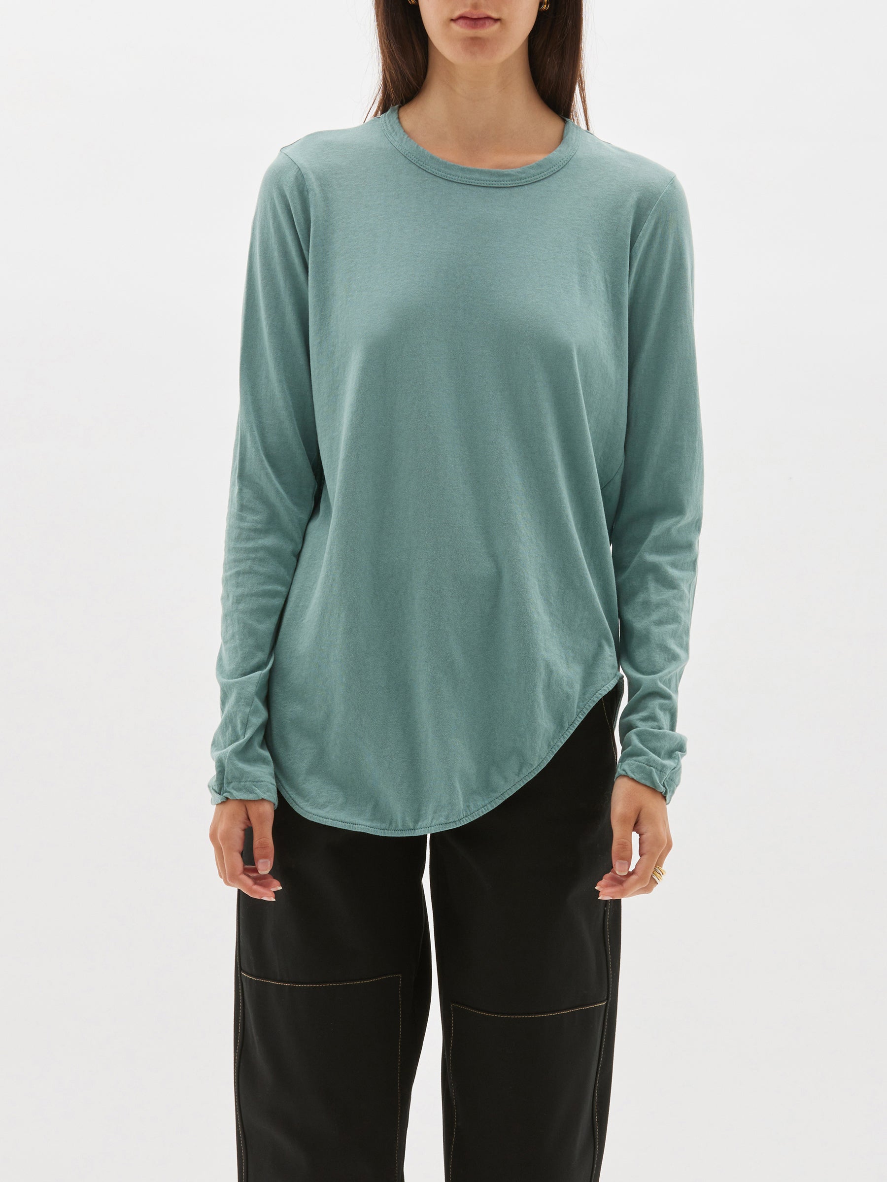 regular scoop hem long sleeve t.shirt