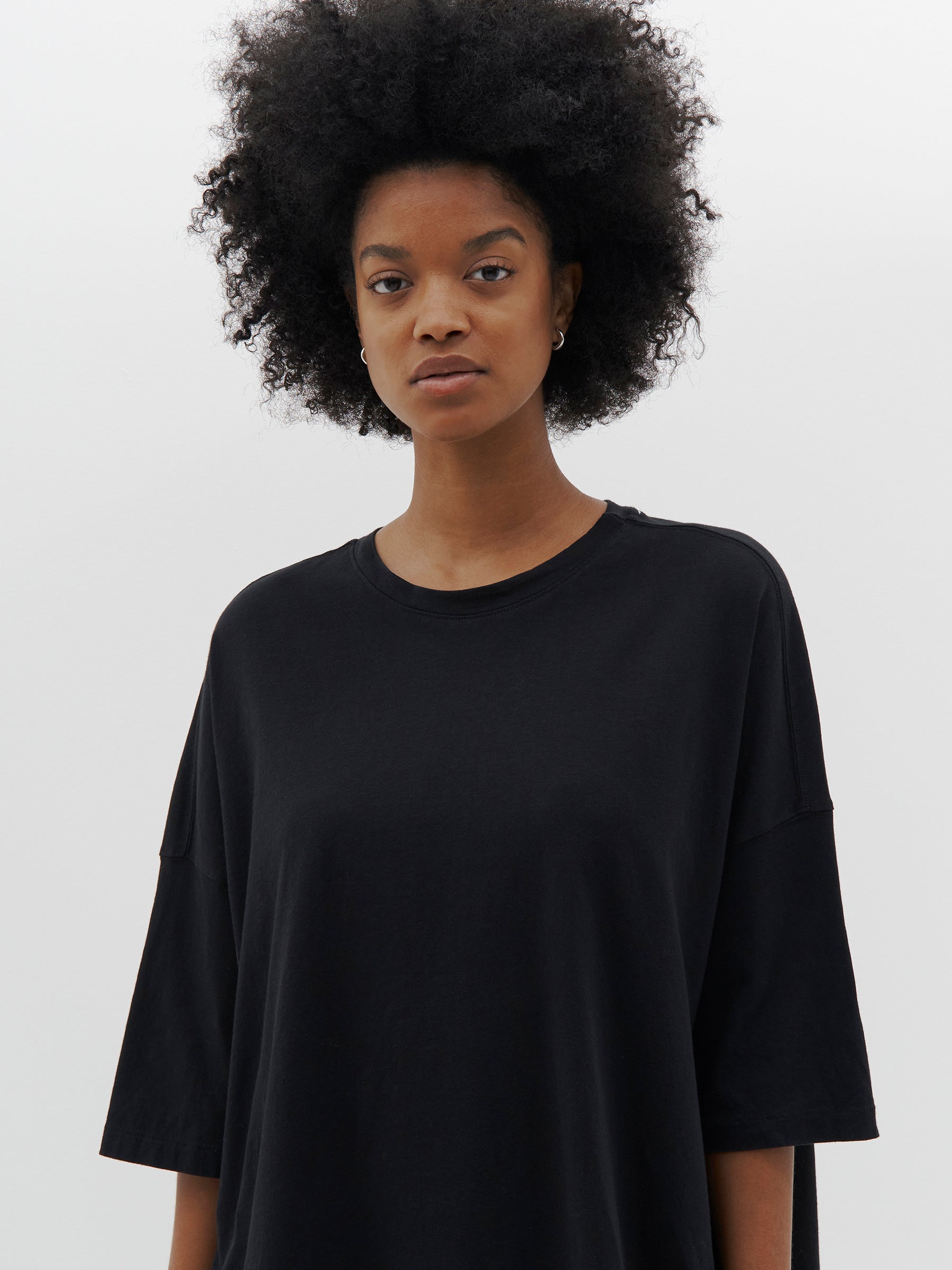 slouch side step short sleeve t.shirt in black